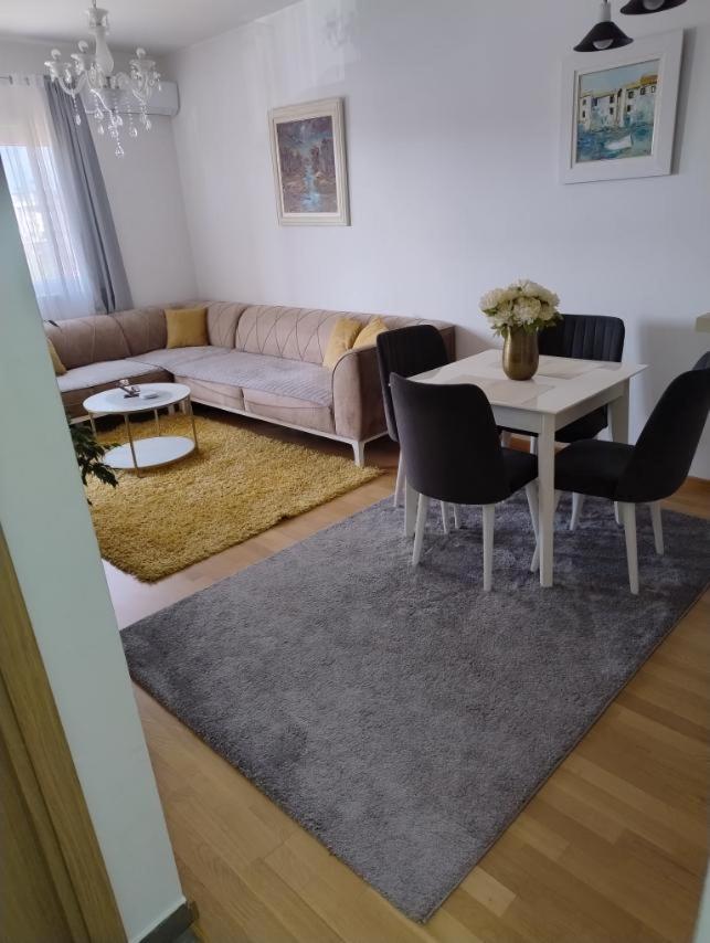 Lovely Apartment - Ljupki Stan Ποντγορίτσα Εξωτερικό φωτογραφία