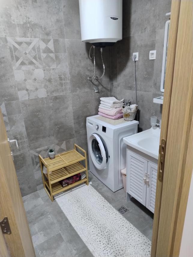 Lovely Apartment - Ljupki Stan Ποντγορίτσα Εξωτερικό φωτογραφία